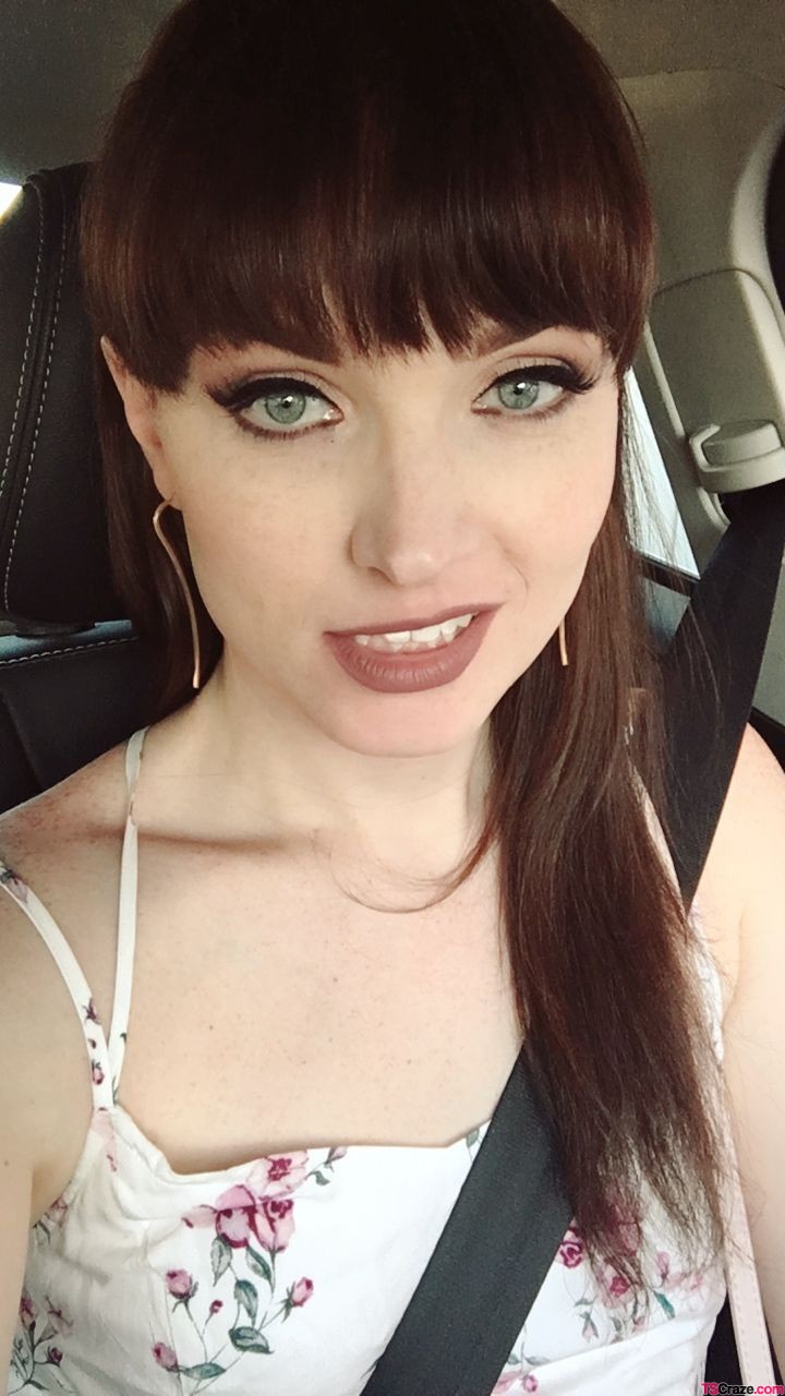 Natalie-Mars-selfie